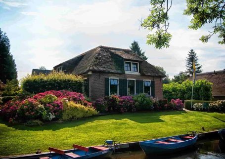 Nature-Friendly Family Houses